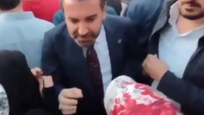 Elazığ Belediye Başkanı Şahin Şerifoğulları ile depremzede arasındaki duşakabin tartışması tepkiye neden oldu