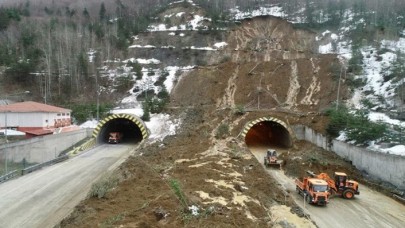 Bolu Dağı Tüneli'nde heyelan: Yolu açma çalışmaları sürüyor