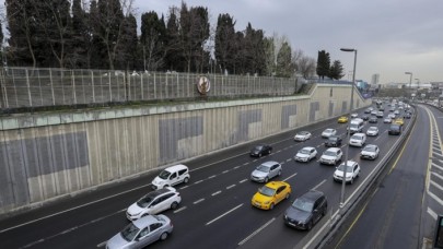 İBB dikey bahçeleri söktü yerine 'gri duvarlar' bıraktı