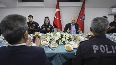 Bakan Soylu polislerle sahur yaptı: 'Kimse 15 Temmuz'dan nasıl çıktığımızı sormuyor'