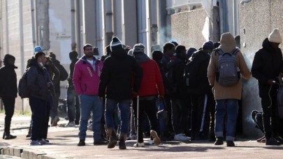 İngiltere,  göçmenleri 10 bin kilometre uzaklıktaki Ruanda'ya gönderecek