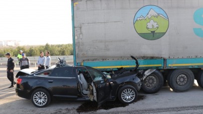 Kütahya Dumlupınar Üniversitesi Rektörü Prof. Dr. Kazım Uysal'ın makam aracı kaza yaptı: Sürücüsü Fatih Yiğit öldü
