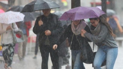 Meteoroloji 39 ili uyardı: Fırtına kopacak,  kuvvetli yağmur ve çamur yağacak!