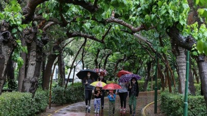Meteoroloji bölge bölge açıkladı: Gök gürültülüğü sağanak yağış geliyor