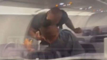 Mike Tyson,  yumruklarını yine konuşturdu: Hayranını feci dövdü