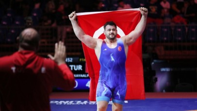 Milli güreşçi Rıza Kayaalp,  11. kez Avrupa şampiyonu oldu
