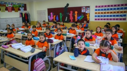 Öğrenciler sınıflara maskesiz girmenin mutluluğunu yaşadı