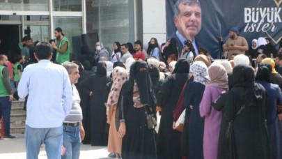 Şanlıurfa'da Suriyelilere bayram ikramiyesi izdihamı: Bakın kaçar bin bira aldılar?