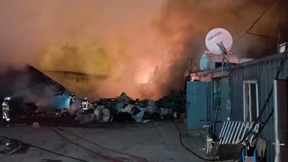 Ümraniye'de geri dönüşüm tesisinde korkutan yangın