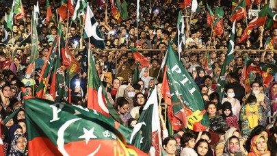 Yeni Pakistan'dan eski Pakistan'a: İmran Han'ın düşürülüşü