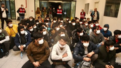 Afganistan ve Pakistan uyruklu 213 düzensiz göçmen sınır dışı edildi