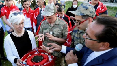 Ankara'da temsili askerlik yapacak engellilere "asker kınası" yakıldı