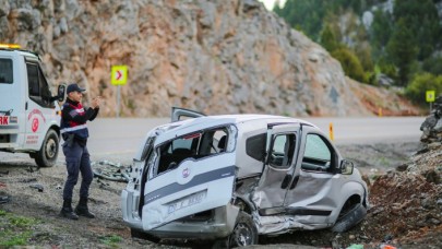 Antalya'da feci kaza: 2'si ağır 7 yaralı