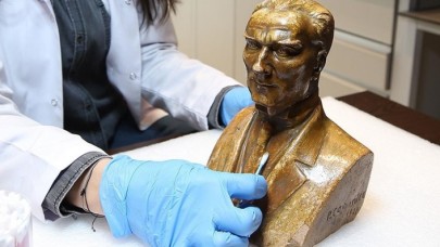 Atatürk büstünde yapılan restorasyonla ünlü İtalyan heykeltıraşın imzası ortaya çıktı
