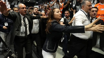 Beşiktaş genel kurulunda kavga çıktı: Yumruklar konuştu