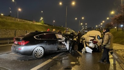 Bir sürücü aracını bırakıp kaçtı: Pendik'te trafik kazasında 5 kişi yaralandı