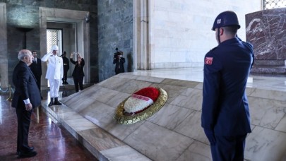 Cezayir Cumhurbaşkanı Tebbun,  Anıtkabir'i ziyaret etti