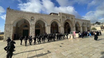 İsrail'in kuruluş günü bahanesiyle Mescid-i Aksa'ya baskın