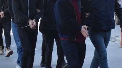 Aralarında öğretmen,  doktor,  hemşire, astsubay ve mühendisin  olduğu 29 zanlıya FETÖ'den gözaltı