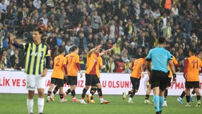 Galatasaray,  Fenerbahçe'yi Kadıköy'de devirdi