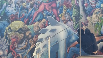 İBB'nin Müze Gazhane'deki dehşetli duvar görsellerine tepki yağdı! Gece yarısı apar topar kaldırıldı