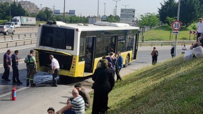 Kartal'da İETT otobüsünün motor kısmında çıkan yangın söndürüldü