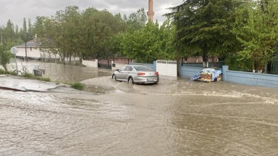 Kırşehir ile Kayseri'nin Yahyalı ilçesinde sağanak sele neden oldu