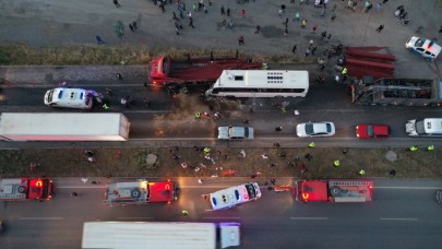 Manisa'da feci kaza: 1 kişi öldü,  29 kişi yaralandı