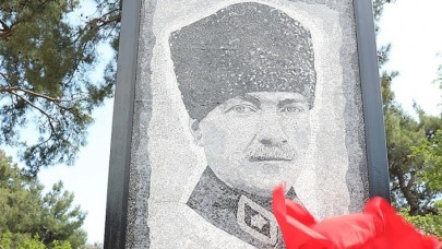 Marmaris'te 25 bin taştan yapılan Atatürk'ün mozaik anıtı açıldı