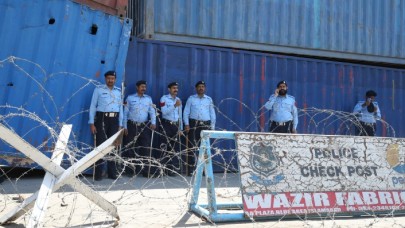 Pakistan'da eski Başbakanı Han'ın onlarca destekçisi gözaltına alındı