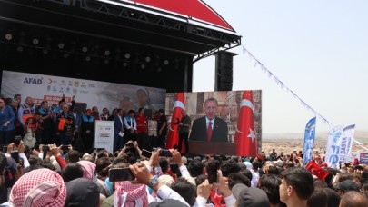 Soylu,  'Cumhurbaşkanımız talimat verdi' dedi ve Suriyeliler için kaç ev daha yapılacağını açıkladı