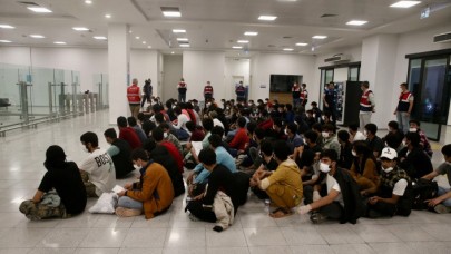 Afganistan uyruklu 236 düzensiz göçmen sınır dışı edildi