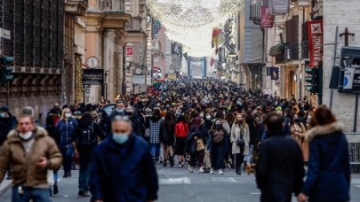 Avrupa’da Kovid-19 vakaları yeniden artmaya başladı