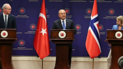 Bakan Çavuşoğlu'ndan canlı yayında "Turkey" diyen muhabire ince ayar
