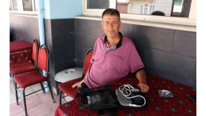 2 yıldır kalbini çantasında taşıyor: 'Hayatım elektrik ve pile bağlı'