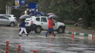 Bu haberi okumadan sokağa çıkmayın: 24 ilde yağmur var; Meteoroloji'den sel ve su baskını uyarısı