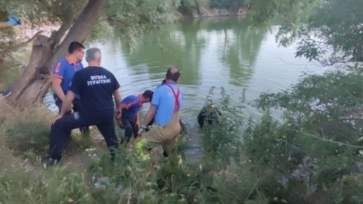 Bursa'da arkadaşlarının 'Burada kimse yüzme bilmiyor,  girme' dediği gölete giren Sinan Güler öldü