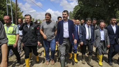 Çevre ve Şehircilik Bakanı Kurum,  sel felaketinin yaşandığı Haymana'da incelemelerde bulundu