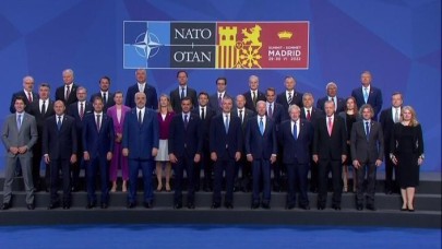 Cumhurbaşkanı Erdoğan,  NATO Zirvesi'nde aile fotoğrafına katıldı