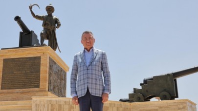 Cumhurbaşkanı Yardımcısı Oktay,  Bey Sarayı ve Oruç Reis Anıtı'nı ziyaret etti