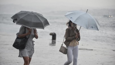 Dikkat! Meteoroloji'den çok önemli uyarı: 2 bölge ve 14 ilde kuvvetli yağış,  sel,  su baskını,  dolu,  rüzgar!