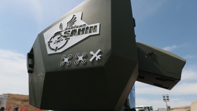 Dron avcısı Şahin,  düşürdüğü araçlarla gövde gösterisi yapıyor