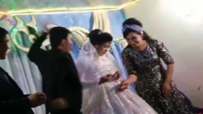 Düğünde oynanan oyunda kaybetmeyi hazmedemeyen damat,  geline yumruk attı