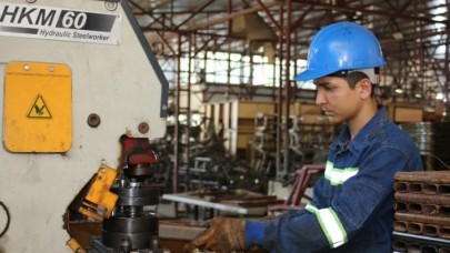 Meslek lisesi öğrencileri yaptıkları üretimle ekonomiye katkı sağlıyor