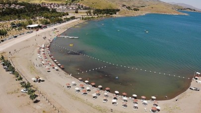 Hazar Gölü sahilleri tatil için bölge halkının tercihi oluyor