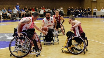 Helal olsun size çocuklar: Türkiye tarihi farkla şampiyon oldu