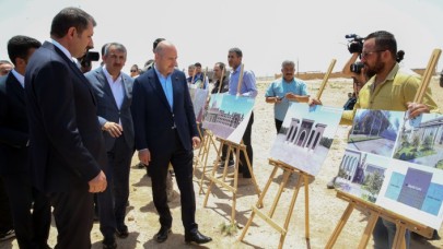 İçişleri Bakanı Soylu,  Tel Abyad'da AFAD konut proje alanı incelemesinde konuştu
