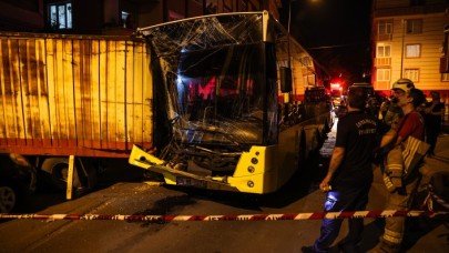 İETT otobüsü 17 araca birden çarptı!