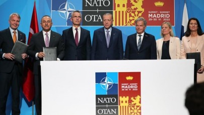 İmzanın daha mürekkebi kurumadı: İsveç'ten U dönüşü! Madrid'de başka,  İsveç'te başka konuştular
