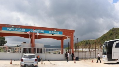 İstanbul'dan yola çıkan 34 Suriyeli,  Kilis ve Hatay'dan ülkelerine uğurlandı